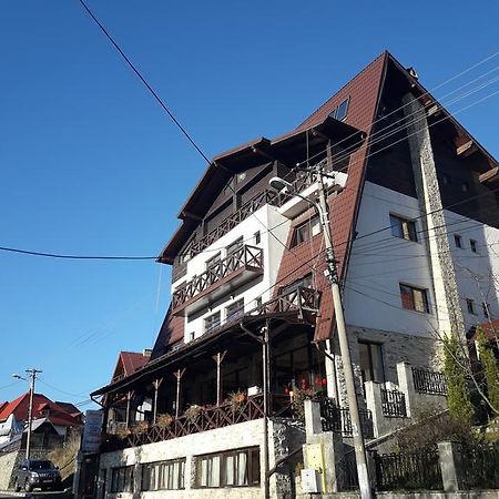 ホテル Magic Club Buşteni エクステリア 写真