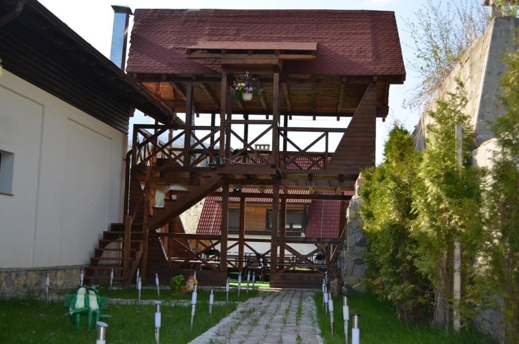 ホテル Magic Club Buşteni エクステリア 写真