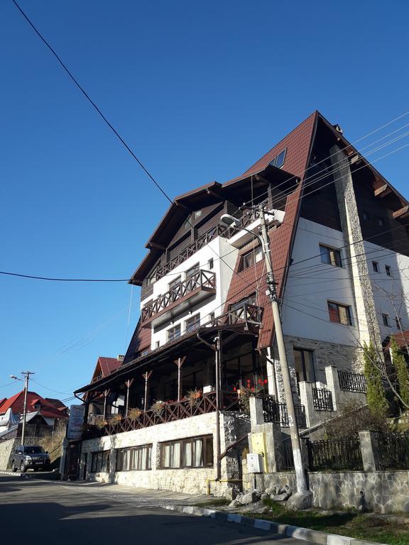 ホテル Magic Club Buşteni エクステリア 写真