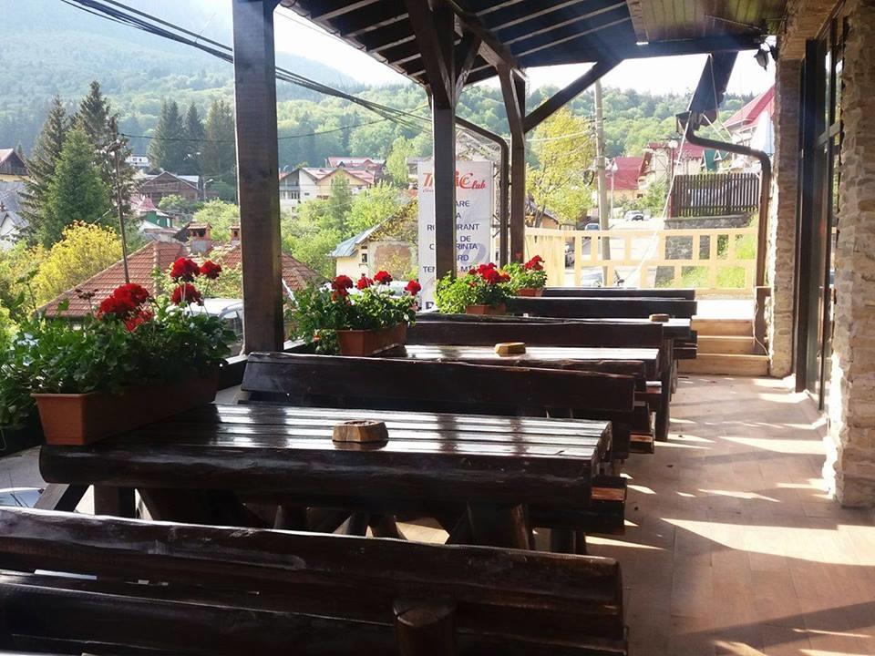 ホテル Magic Club Buşteni エクステリア 写真